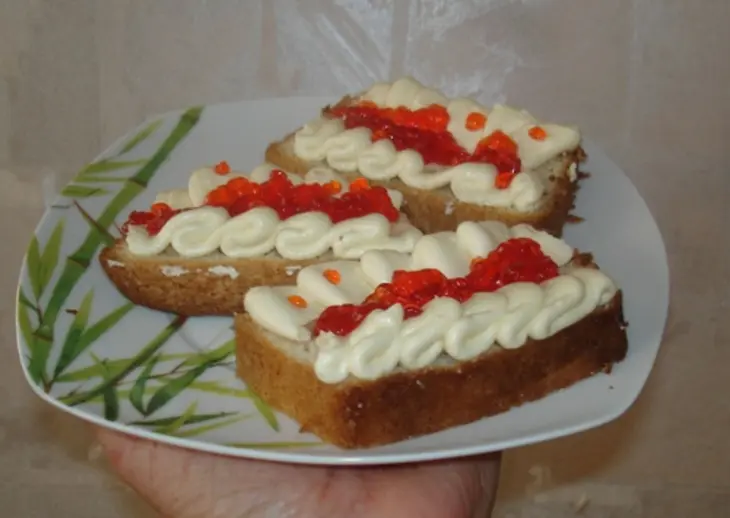 Пирожное "бутерброды с красной икрой": шаг 9