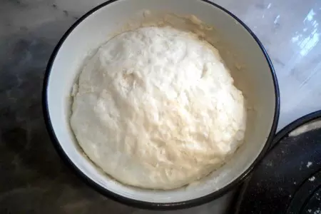 Пицца с колбасой и сыром: шаг 1