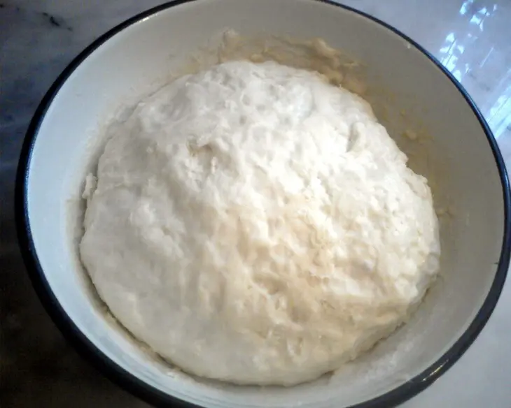 Пицца с колбасой и сыром: шаг 2