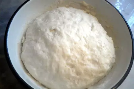 Пицца с колбасой и сыром: шаг 2