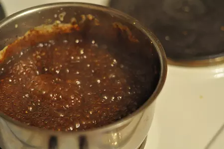 Морковно-апельсиновый рулет с творожной начинкой, карамелью и миндалем: шаг 11
