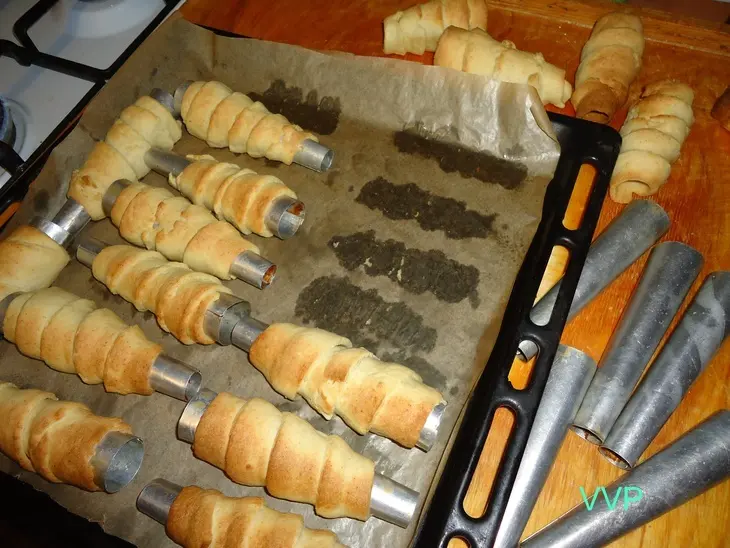 Пирожные трубочки с шоколадным кремом: шаг 3