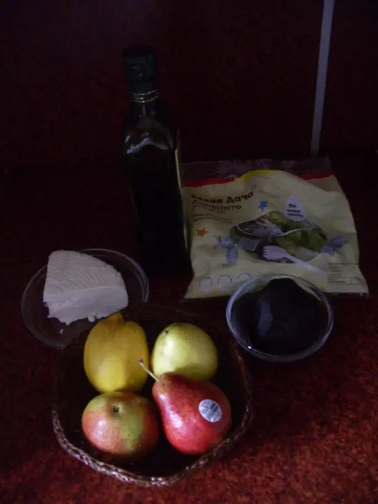 Салат с грушей, свеклой и адыгейским сыром: шаг 1