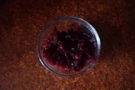 Салат с грушей, свеклой и адыгейским сыром: шаг 3