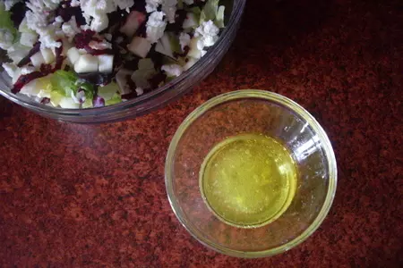 Салат с грушей, свеклой и адыгейским сыром: шаг 8