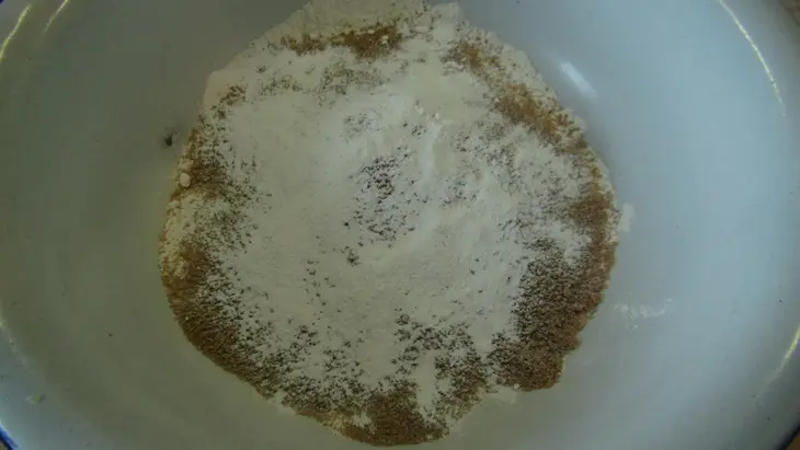 Морковный венок с ананасами и засахаренными фиалками: шаг 1