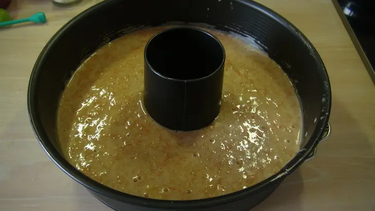 Морковный венок с ананасами и засахаренными фиалками: шаг 7