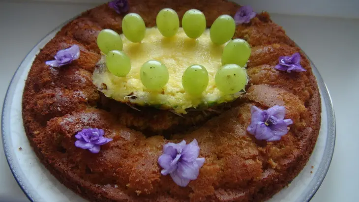 Морковный венок с ананасами и засахаренными фиалками: шаг 8