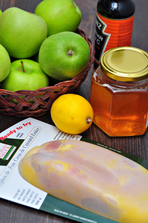 Фуа-гра с карамелезированными яблоками фламбе и  яблочно-медово-соевым  соусом: шаг 2