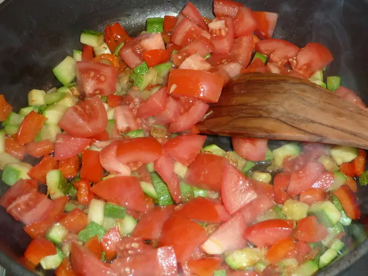 Филе цыпленка "золотой петушок", запеченное с овощами в маринованном баклажане: шаг 4
