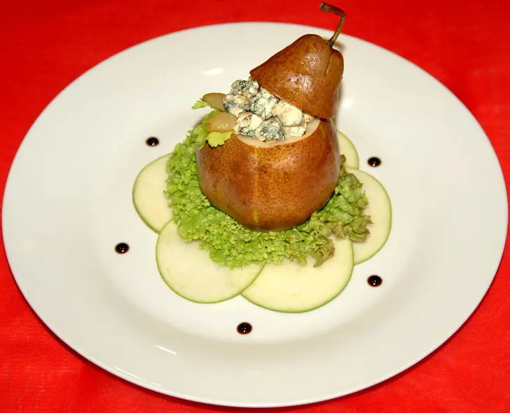 Бера фаршированная голубым сыром, виноградом и орешками: шаг 6