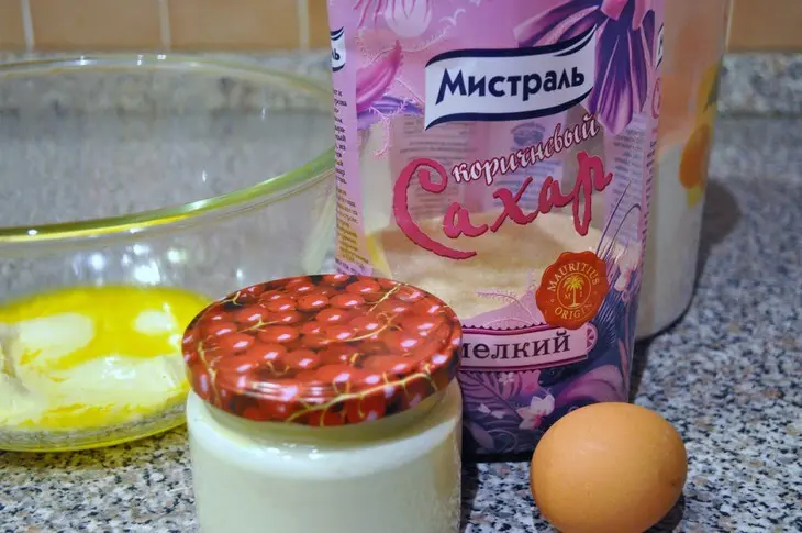 Калачики сметанные с коричневым сахаром и корицей.: шаг 1