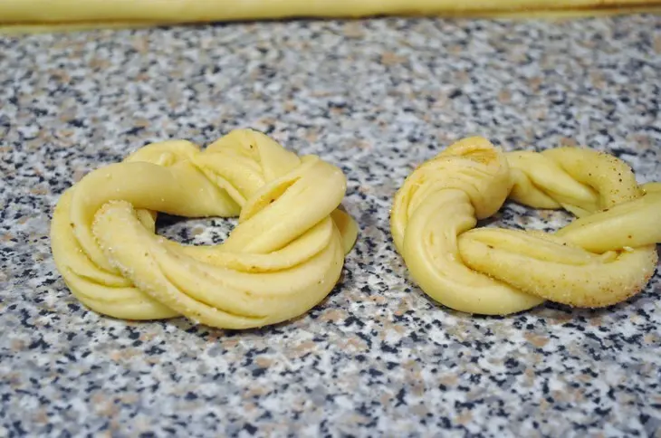 Калачики сметанные с коричневым сахаром и корицей.: шаг 7