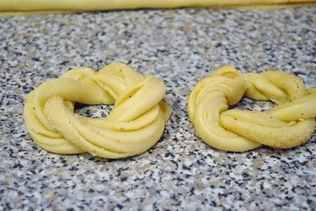 Калачики сметанные с коричневым сахаром и корицей.: шаг 7