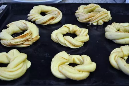 Калачики сметанные с коричневым сахаром и корицей.: шаг 8
