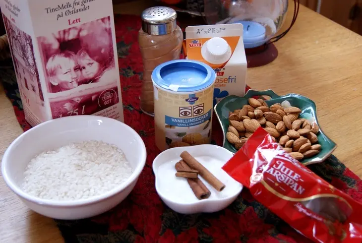 Riskrem (рождественский рисовый десерт, норвежская кухня ): шаг 1