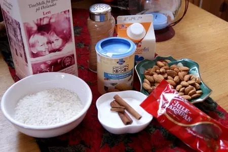 Riskrem (рождественский рисовый десерт, норвежская кухня ): шаг 1