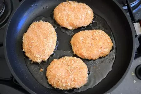 Куриные котлетки с сыром: шаг 8