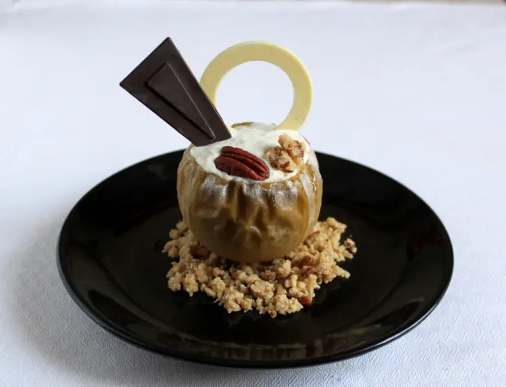 Печеное яблоко с голубым сыром и крамблом из ореха пекан: шаг 8