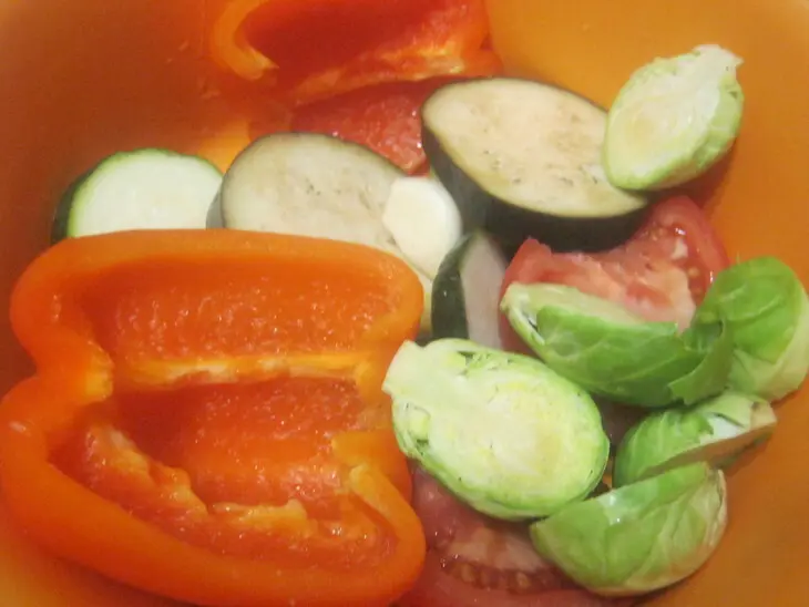 Куриные крылышки с овощами и соусом "полный гриль": шаг 2