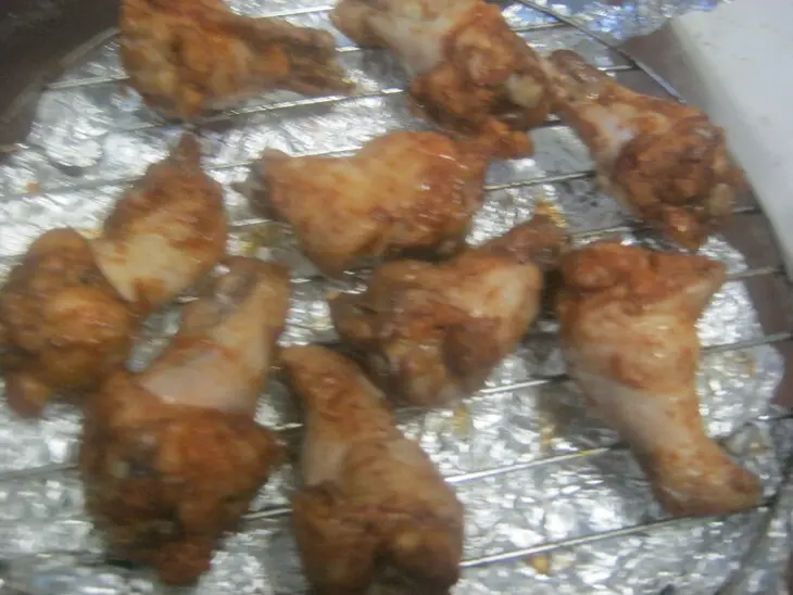 Куриные крылышки с овощами и соусом "полный гриль": шаг 9