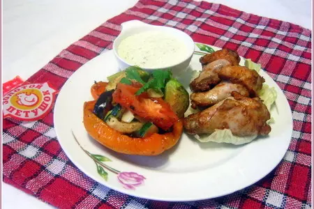 Куриные крылышки с овощами и соусом "полный гриль": шаг 12