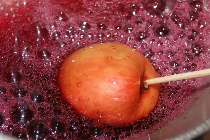 Засахаренные (карамельные) яблоки - candied apples: шаг 3