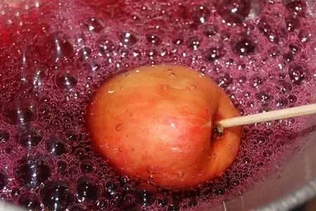 Засахаренные (карамельные) яблоки - candied apples: шаг 3