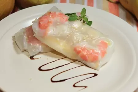 Спринг-роллы "питайся правильно" с морепродуктами и фруктами (груша, яблоко, манго).: шаг 9