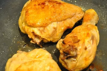 Бедро и голень « золотой петушок» с капустой и острым соусом.: шаг 4
