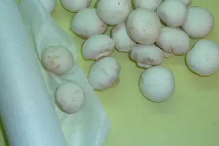 Шампиньоны маринованные " успеем за два часа до боя курантов": шаг 1
