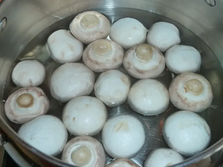Шампиньоны маринованные " успеем за два часа до боя курантов": шаг 2