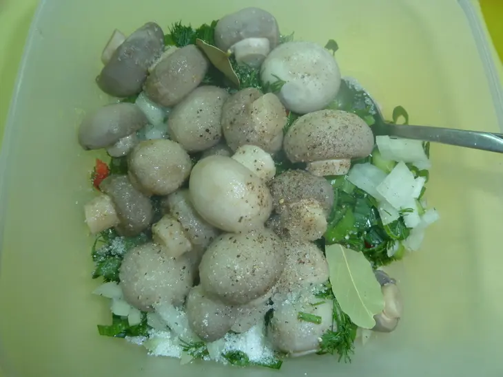 Шампиньоны маринованные " успеем за два часа до боя курантов": шаг 5