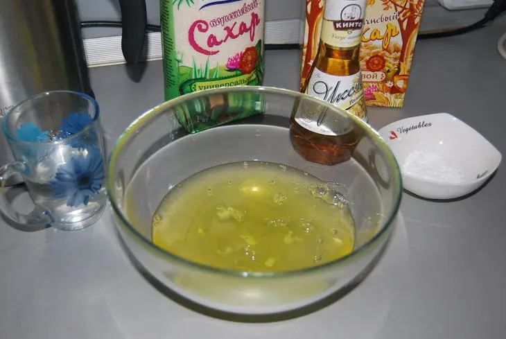 Новогодние меренги с малиновым соусом и ежевикой: шаг 1
