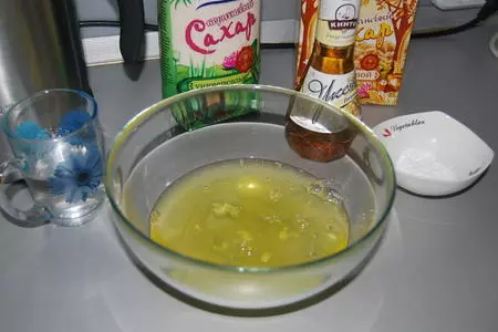 Новогодние меренги с малиновым соусом и ежевикой: шаг 1