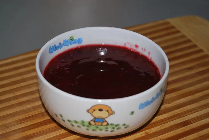 Новогодние меренги с малиновым соусом и ежевикой: шаг 6