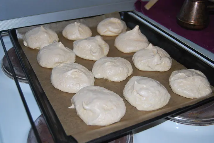 Новогодние меренги с малиновым соусом и ежевикой: шаг 7