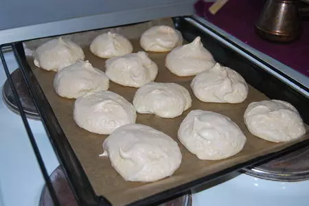 Новогодние меренги с малиновым соусом и ежевикой: шаг 7