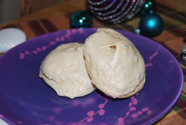Новогодние меренги с малиновым соусом и ежевикой: шаг 8