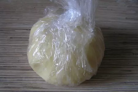 Ватрушки с творогом и изюмом: шаг 3