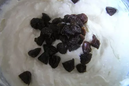 Ватрушки с творогом и изюмом: шаг 4
