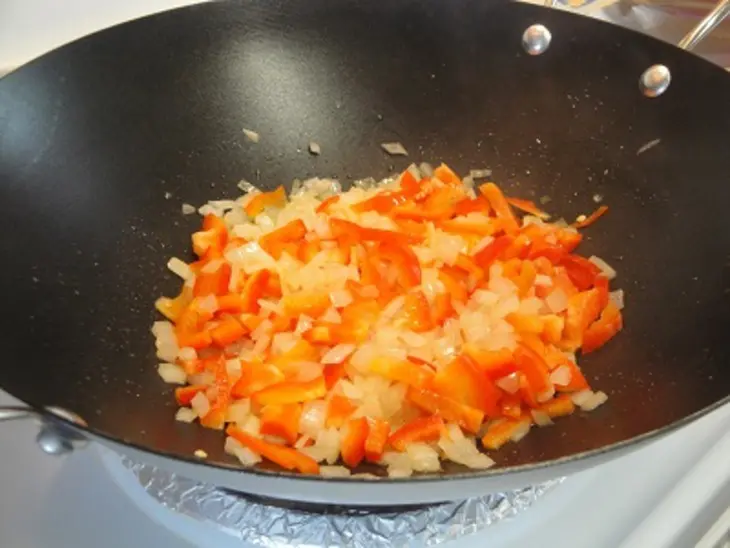 Жареный рис с кальмарами: шаг 3
