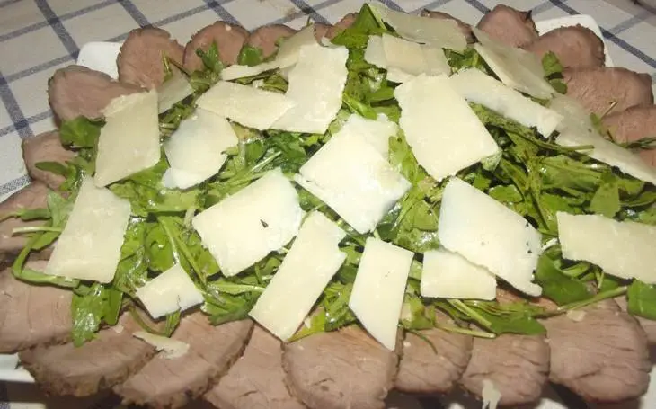 Ростбиф с руколой и пармезаном: шаг 3