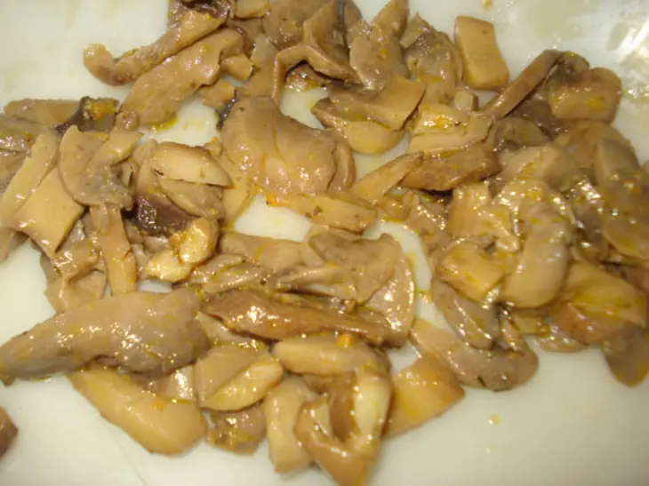 Салат с грибами и мясом: шаг 1
