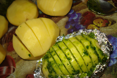 Картофель, запеченный в фольге с чесночным соусом: шаг 2