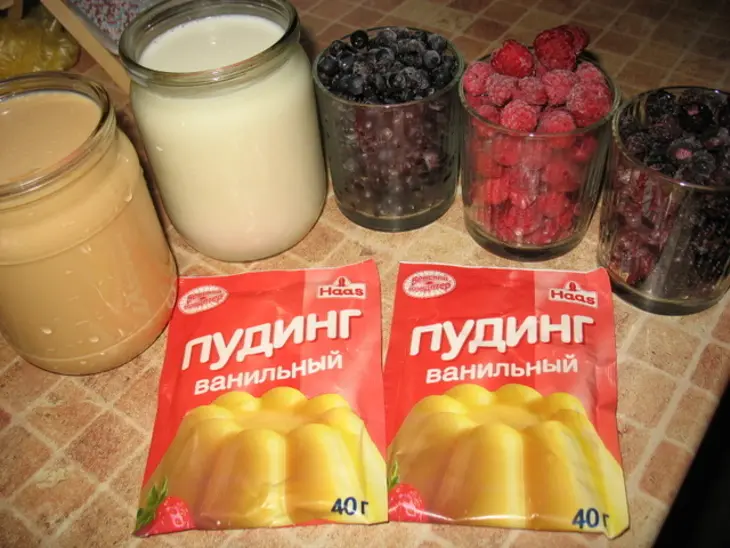 Десерт с черникой, ежевикой и малинкой "в облаках..": шаг 1