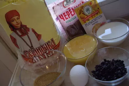 Черёмуховый кекс на меду: шаг 1