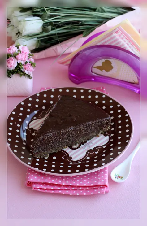 Шоколадный торт с финиками и ореховым кремом без муки и сахара: шаг 1