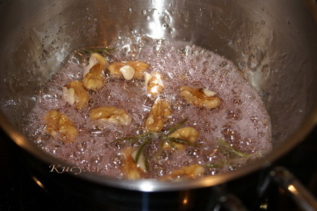 Пикантная закуска с крем-сыром "сент агюр" и виноградом в розмариновой карамели: шаг 6