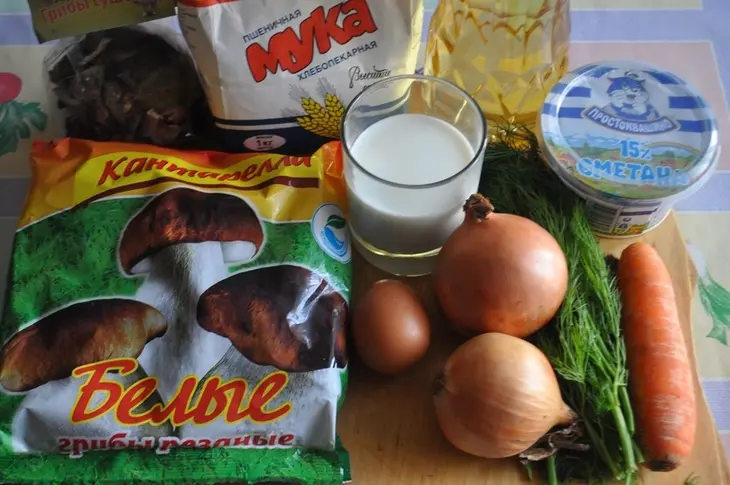 Бульон с грибными "ушками": шаг 1